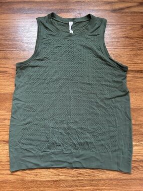 Lululemon women’s tank top, crewneck, leisure, size 4